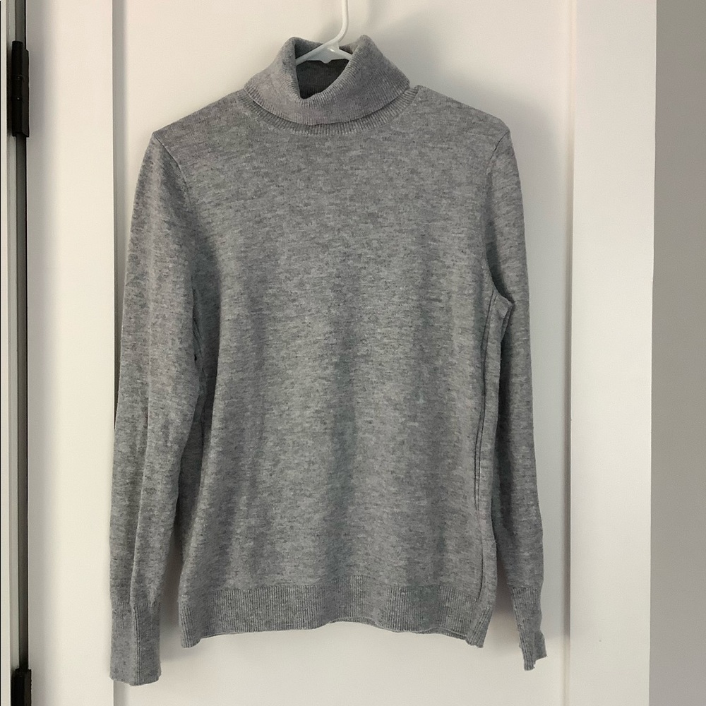 Banana Republic grey turtleneck sweater
